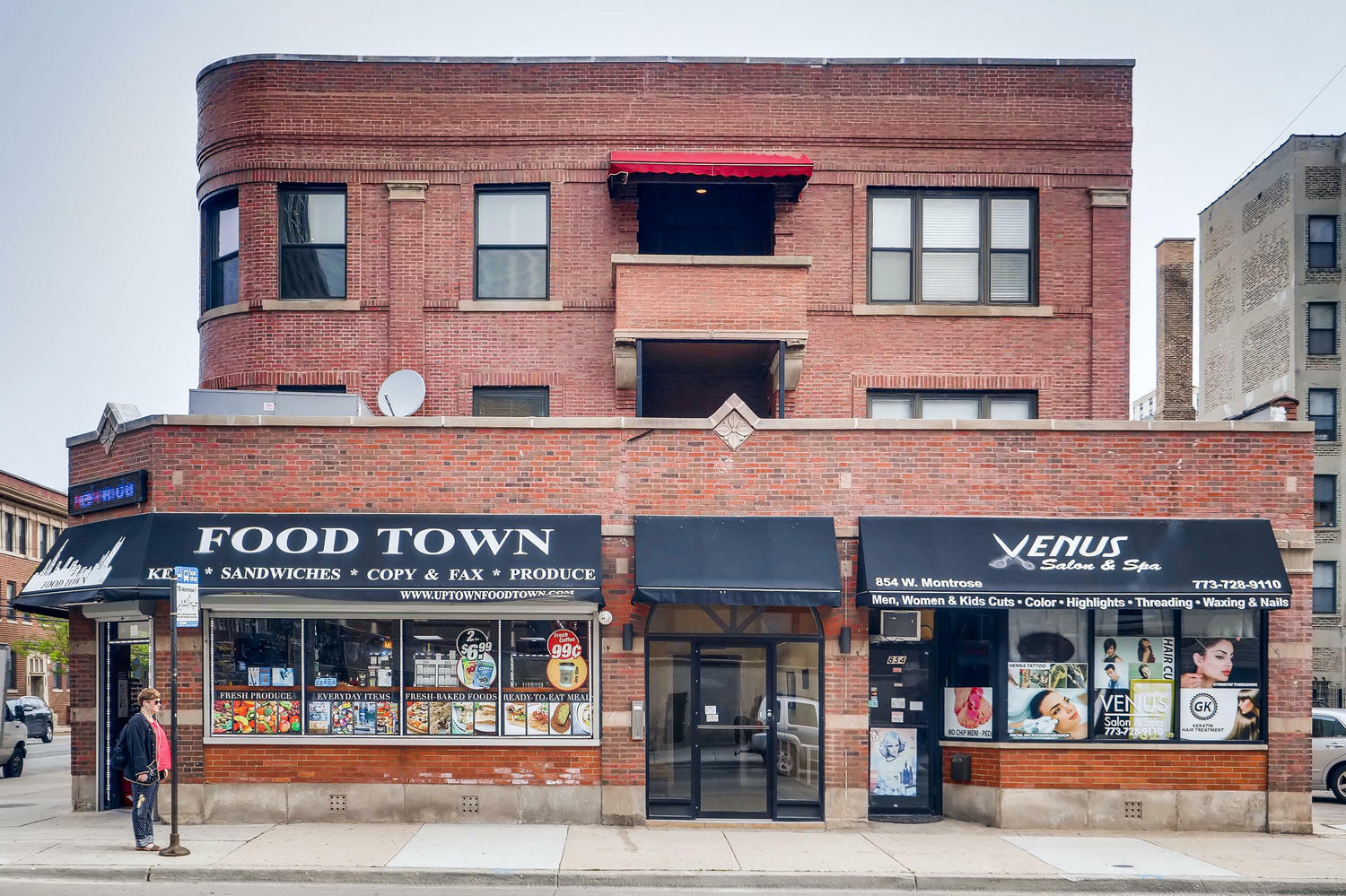 Property Photo: 856 W Montrose Avenue 2A IL 60613