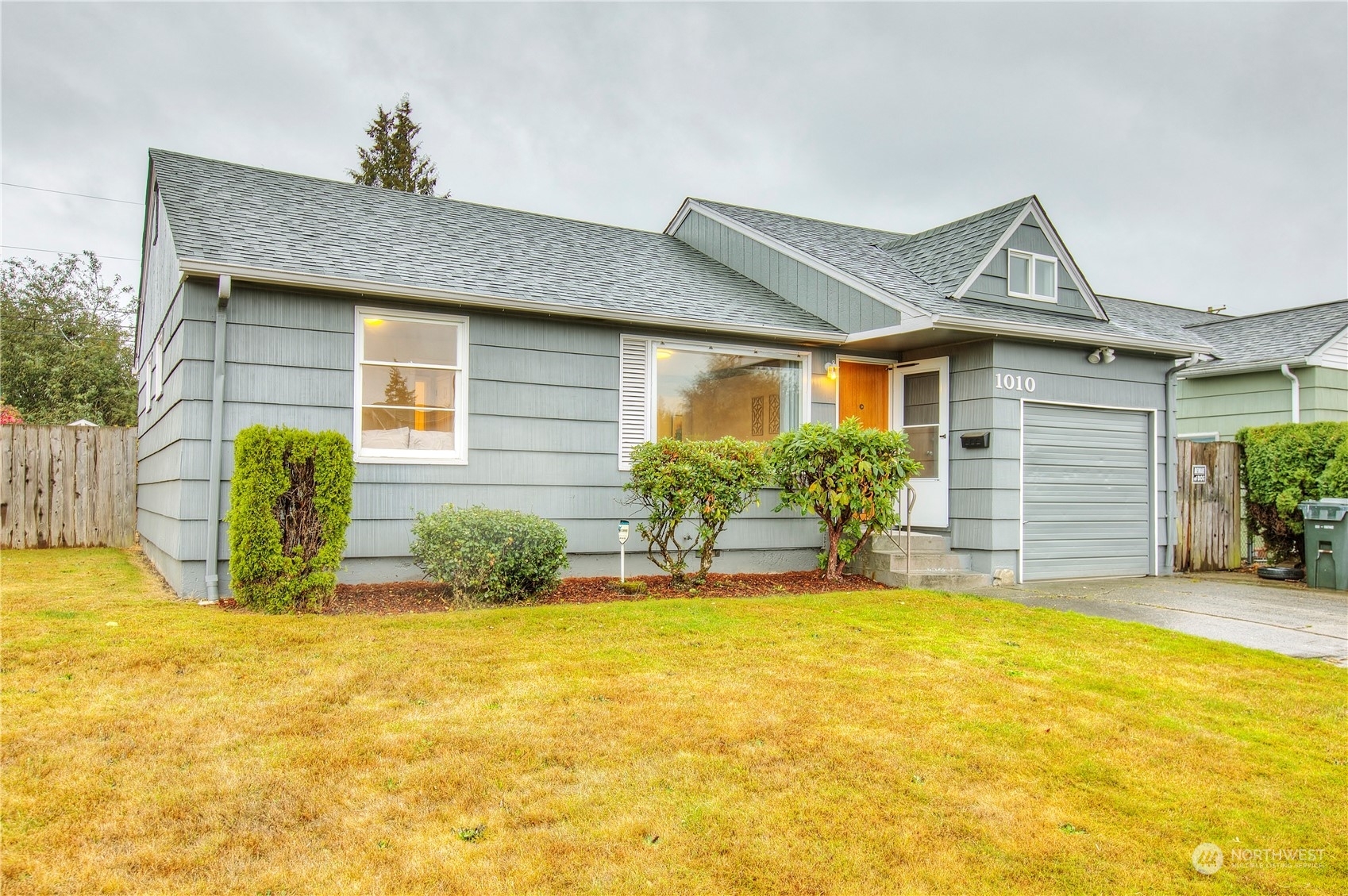 Property Photo:  1010 E 54th Street  WA 98404 