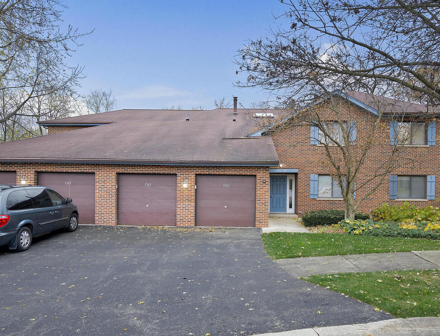 Property Photo:  5363 Newport Drive 3-2B  IL 60532 