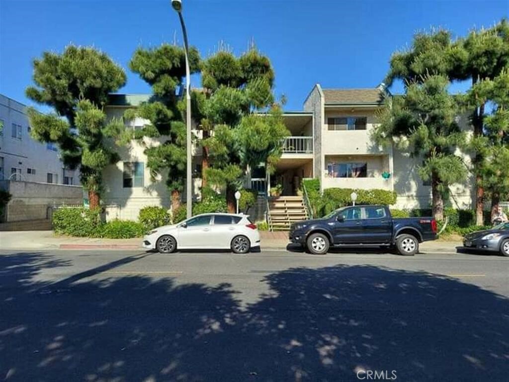 Property Photo:  330 N Chapel Avenue 211  CA 91801 