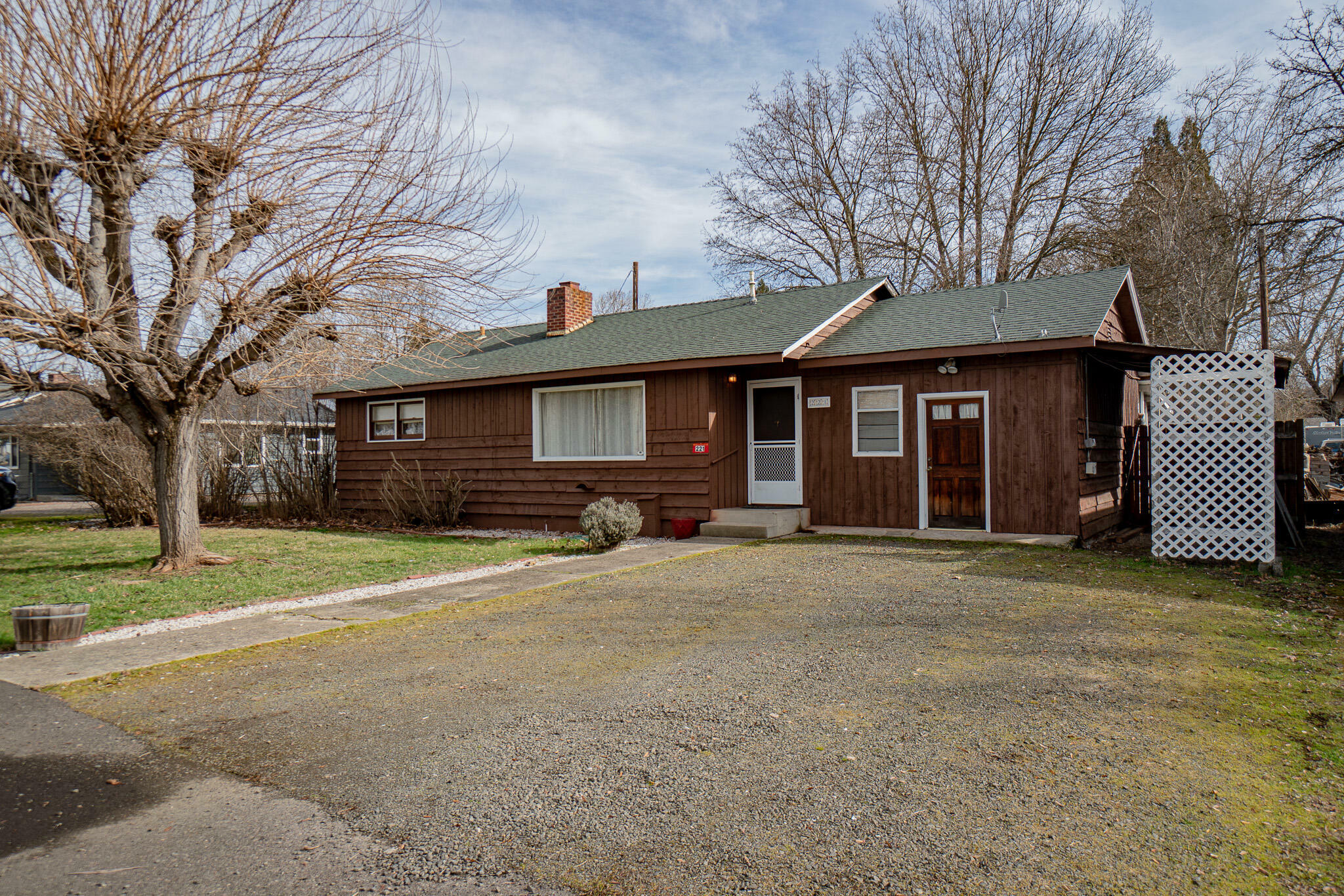 Property Photo: 221 Ortega Street OR 97524