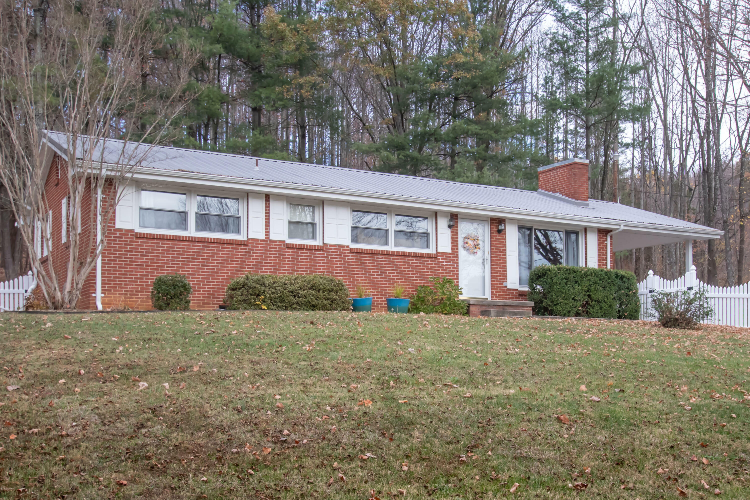 Property Photo:  410 Blakley Drive  TN 37664 