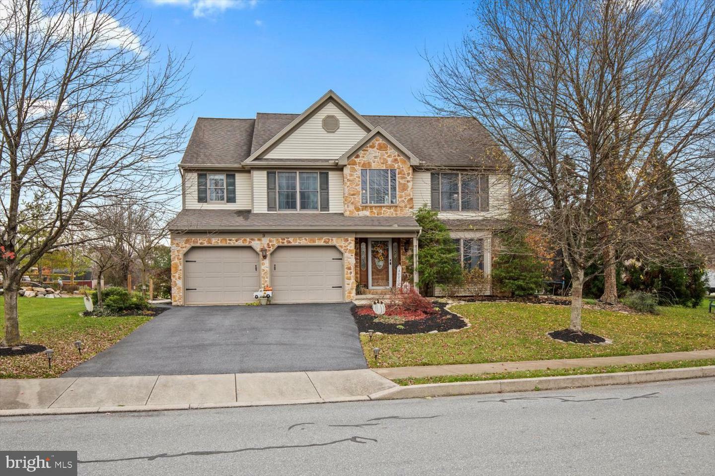 Property Photo: 9 Limestone Court PA 17543