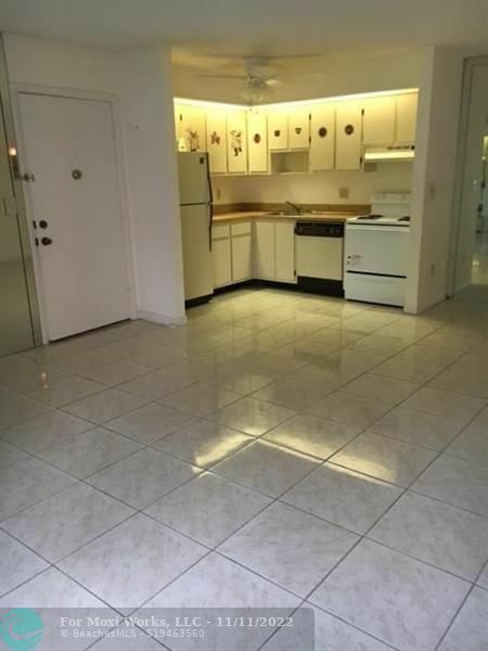 Property Photo:  9950 N Belfort Cir 104  FL 33321 