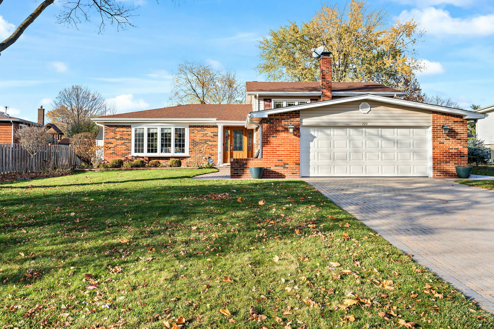 Property Photo:  720 E Bradford Court  IL 60004 