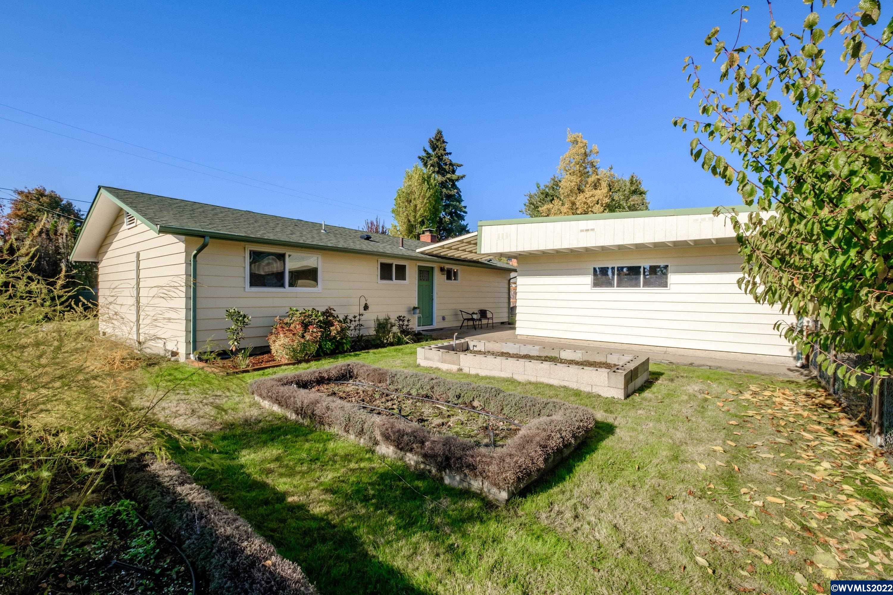 Property Photo:  2220 NW Highland Dr  OR 97330 