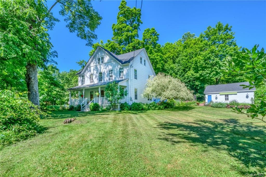 Property Photo:  44 Mohonk Road  NY 12440 