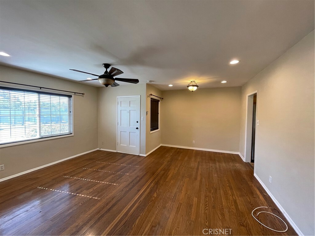 Property Photo:  17919 Emelita Street  CA 91316 