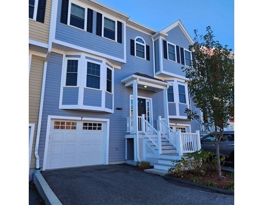 Property Photo: 60 Lenox St 7 MA 02062