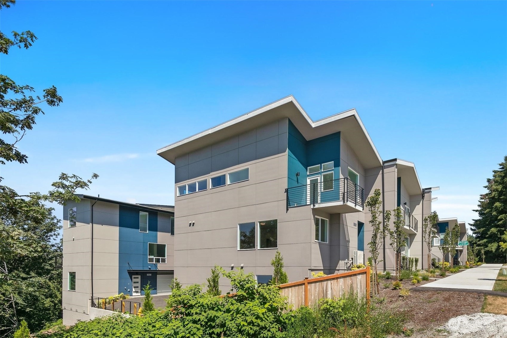 Property Photo: 1924 NE 7th Court WA 98056