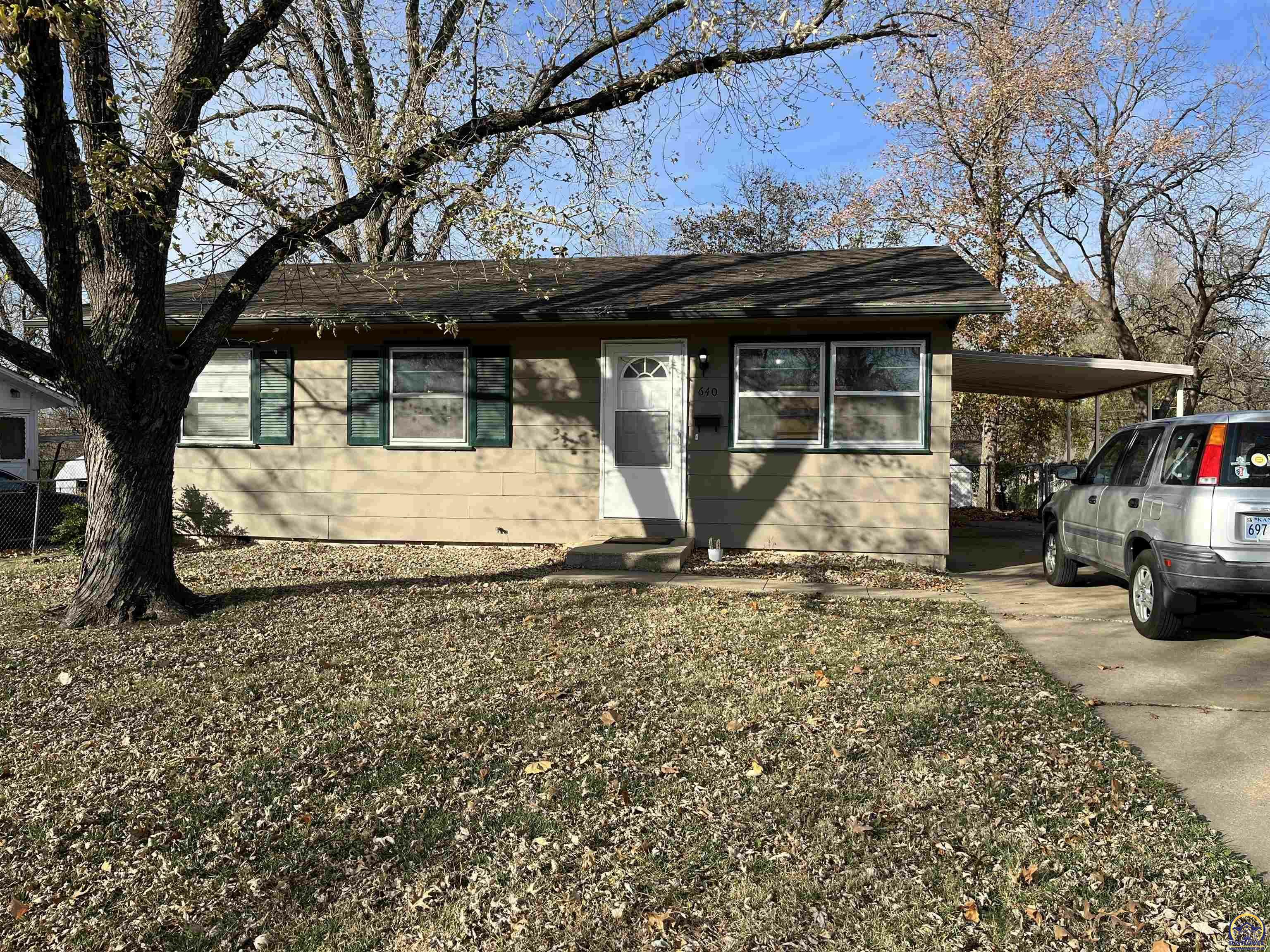 Property Photo:  640 SE 35th St  KS 66605 