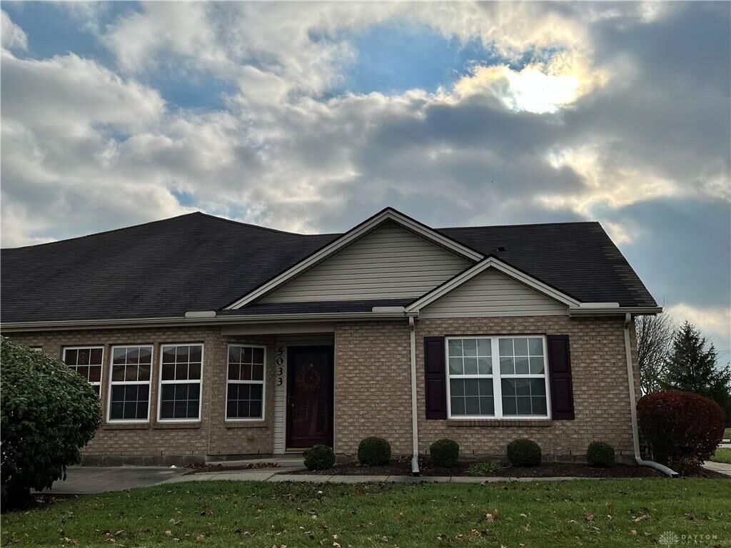 Property Photo: 5033 Twin Lakes Circle OH 45315