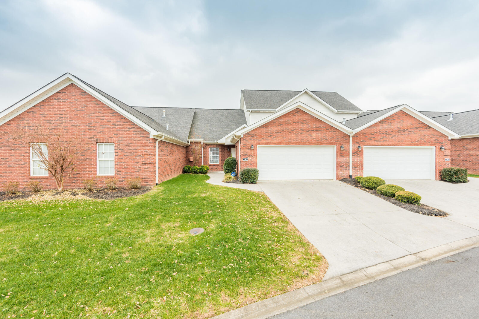 Property Photo: 2303 San Lucki Way TN 37909
