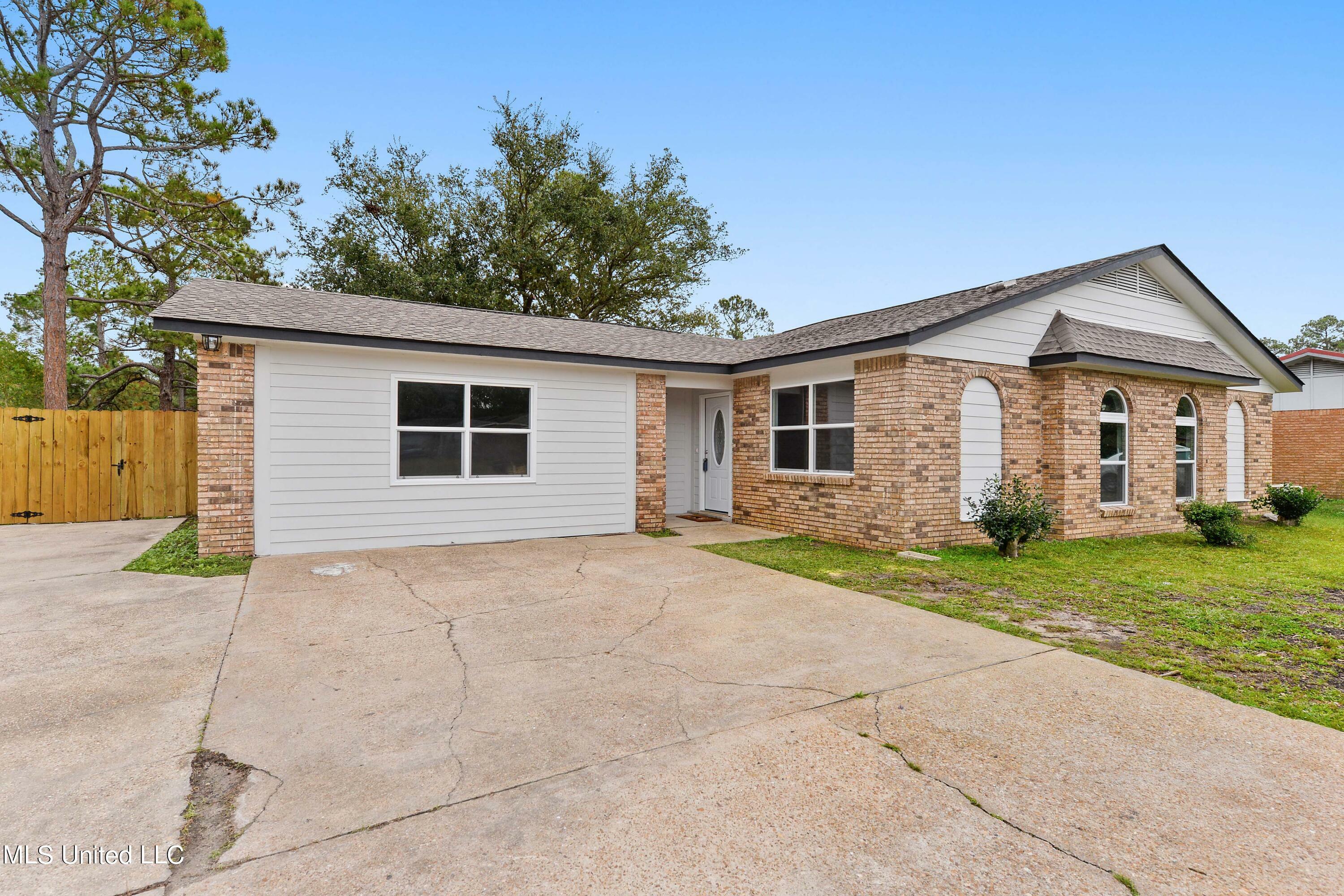 Property Photo:  2618 San Lorenzo  MS 39553 