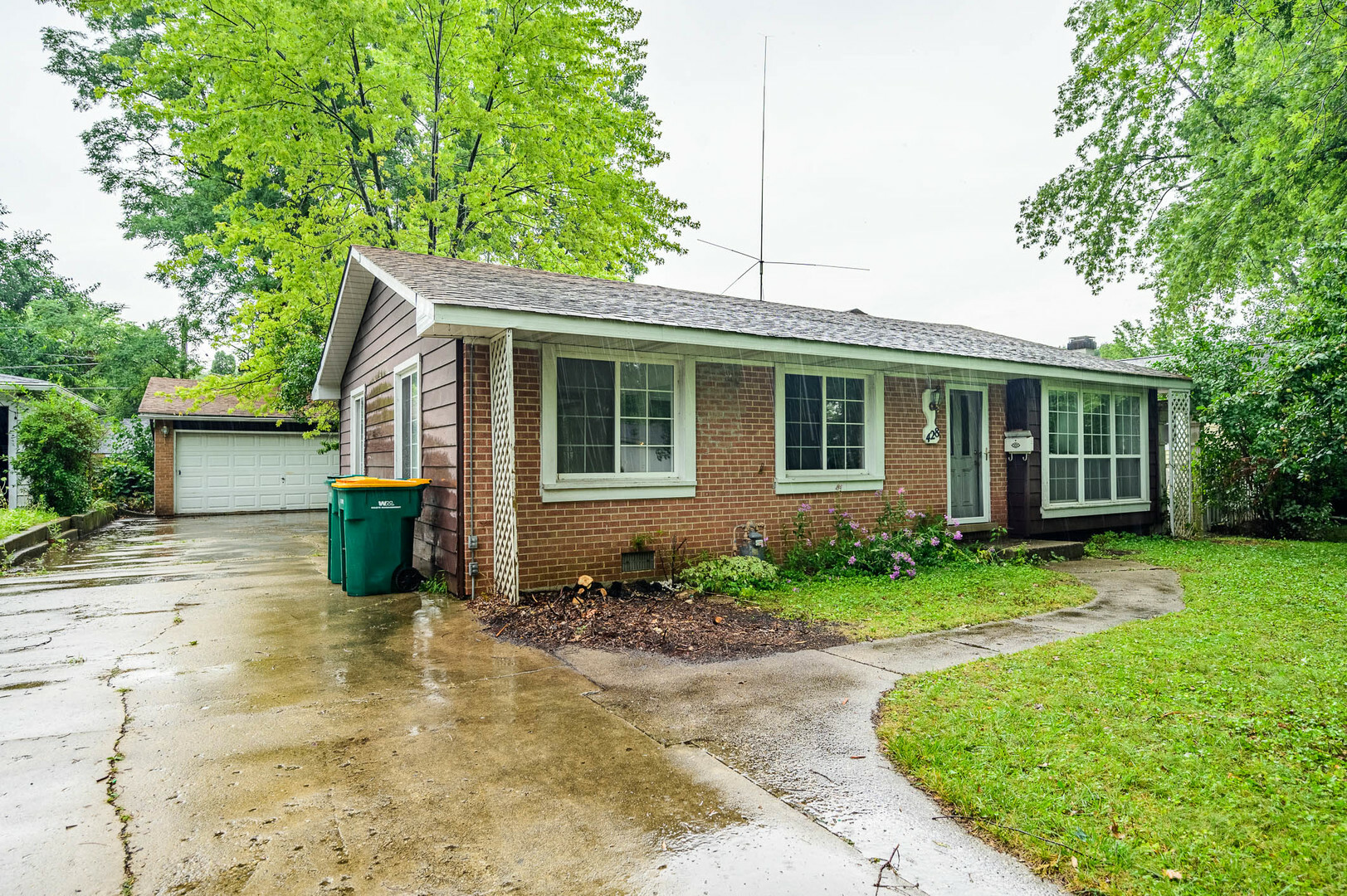 Property Photo:  428 Flanders Lane  IL 60030 