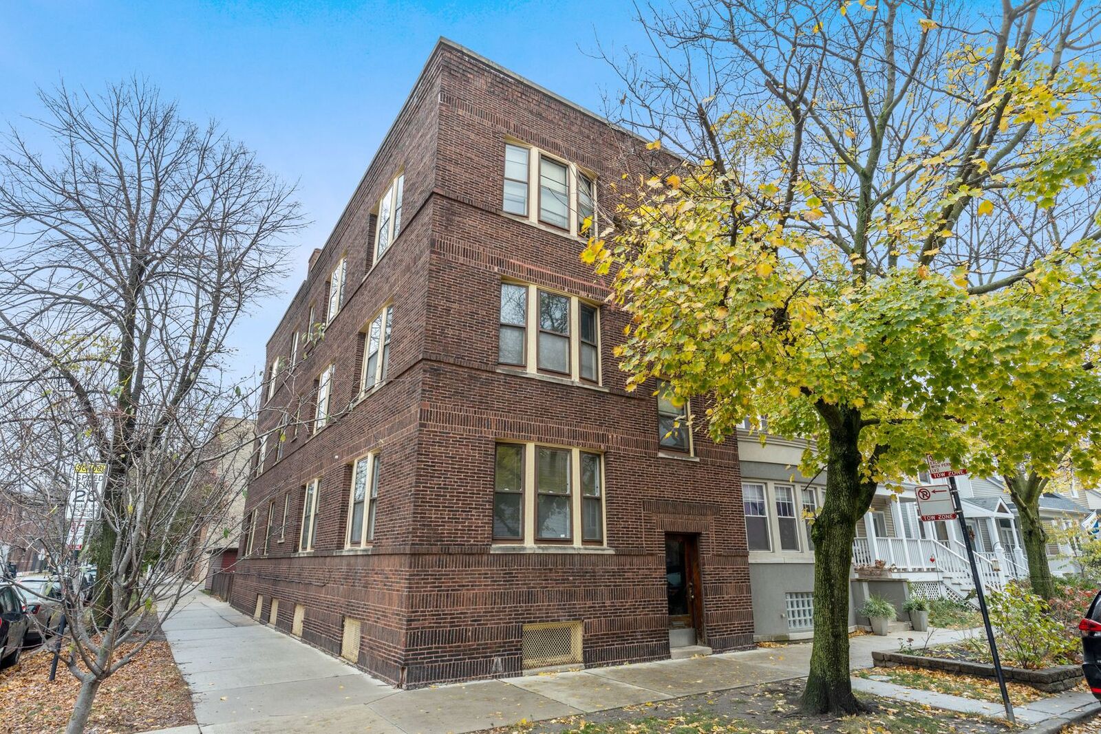 Property Photo: 3459 N Paulina Street 1 IL 60657