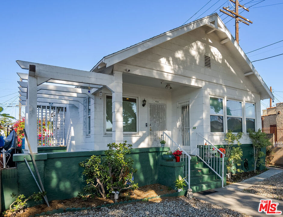 Property Photo:  1013 W 52nd Street  CA 90037 