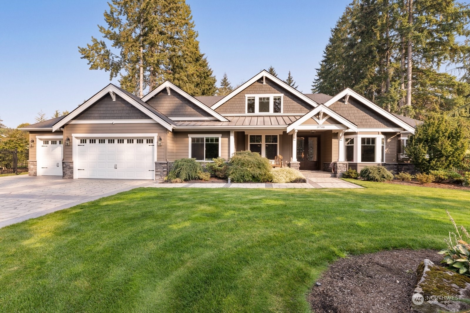 Property Photo:  19708 166th Avenue NE  WA 98072 