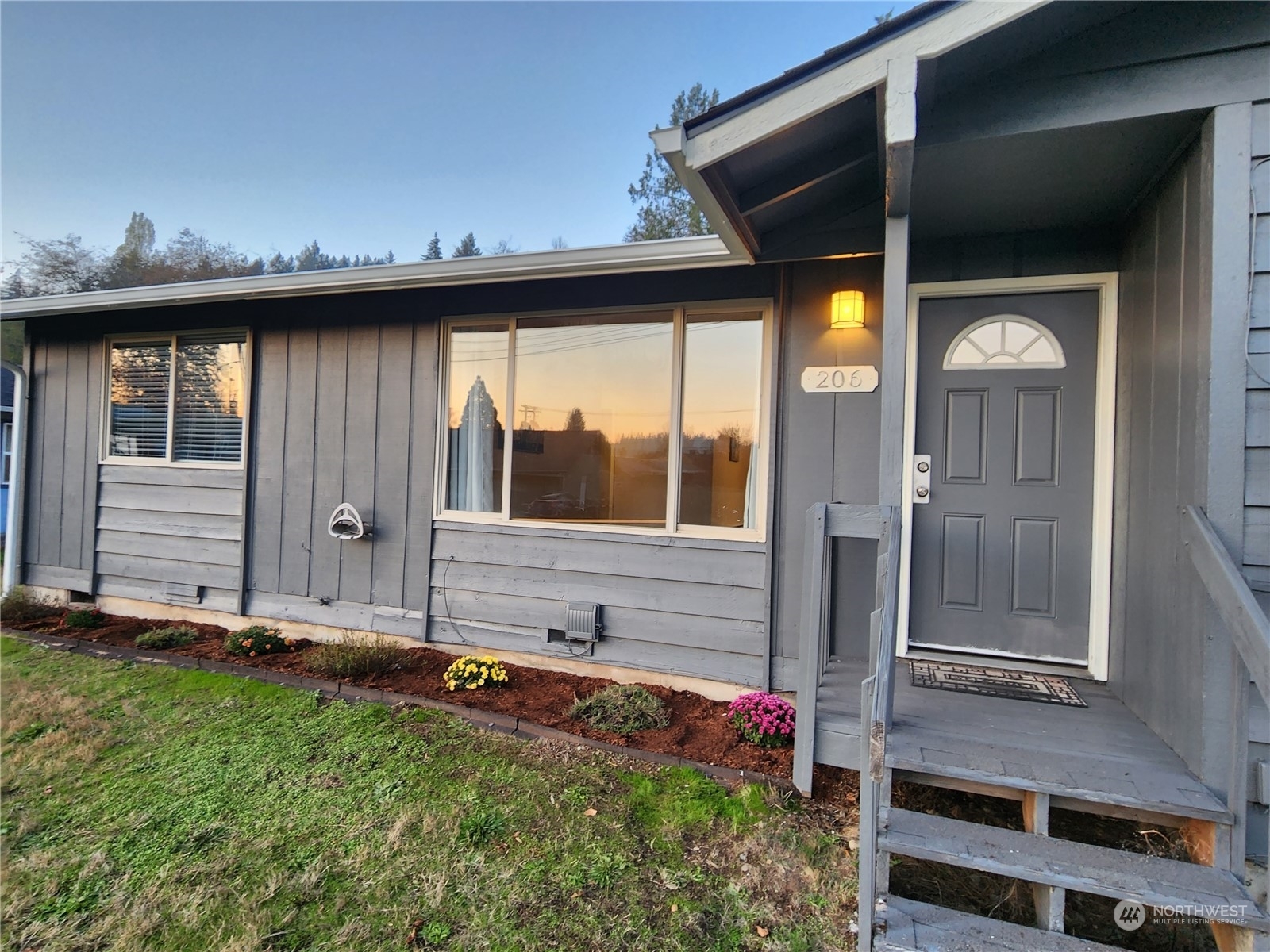 Property Photo:  206 204 Laurel Street  WA 98584 