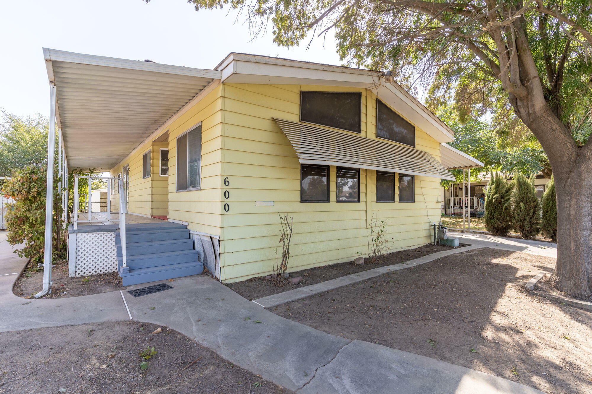 Property Photo:  600 S Rose Avenue  CA 93223 