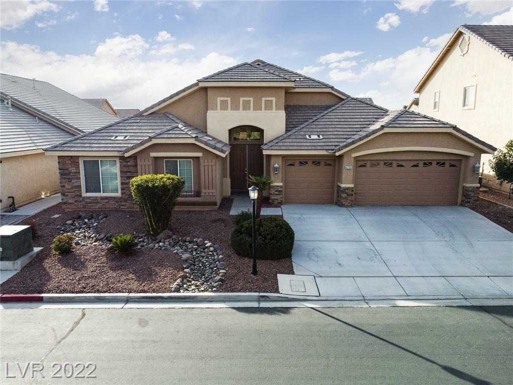 Property Photo: 6233 Hawthorn Woods Avenue NV 89130