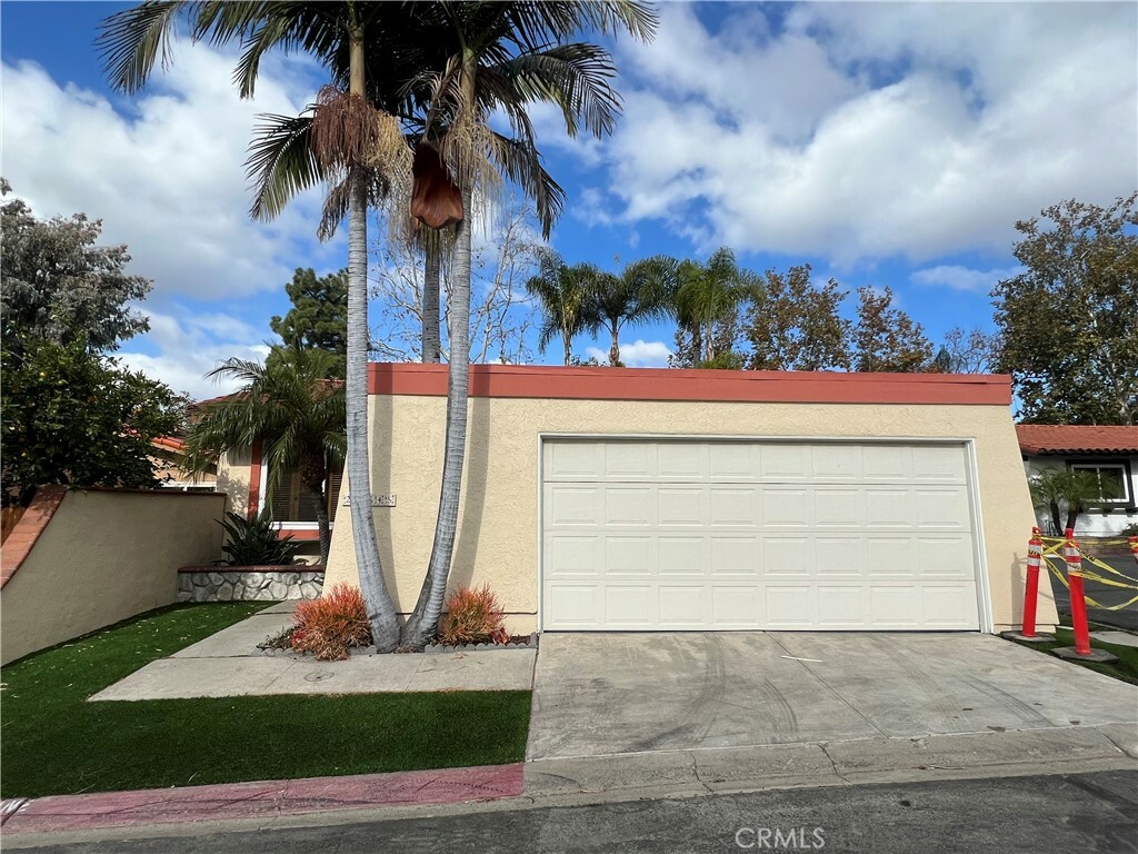 Property Photo:  26645 Paseo Ensenada  CA 92675 