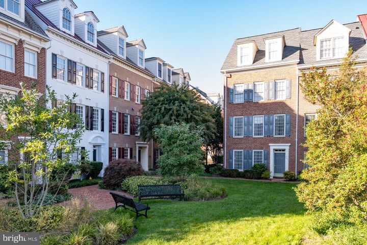 1225 Roundhouse Lane  Alexandria VA 22314 photo