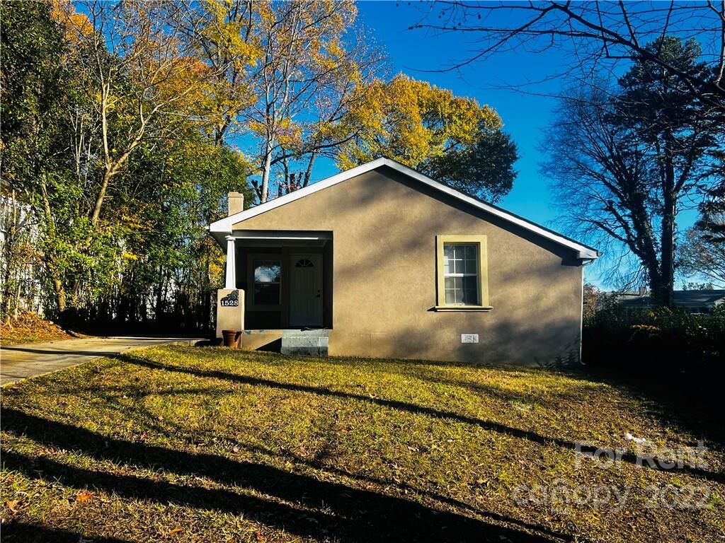 Property Photo: 1528 Jennings Street NC 28216