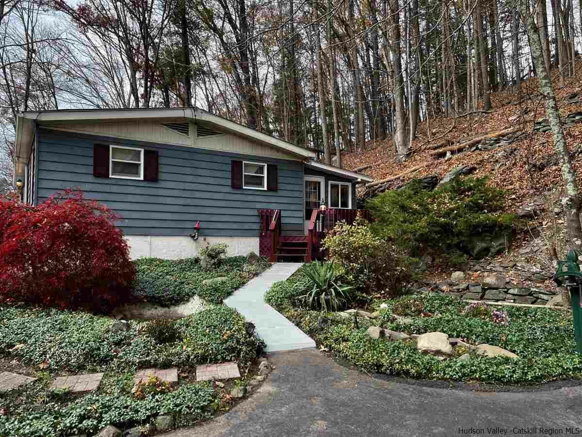 Property Photo:  856 Sawkill  NY 12401 