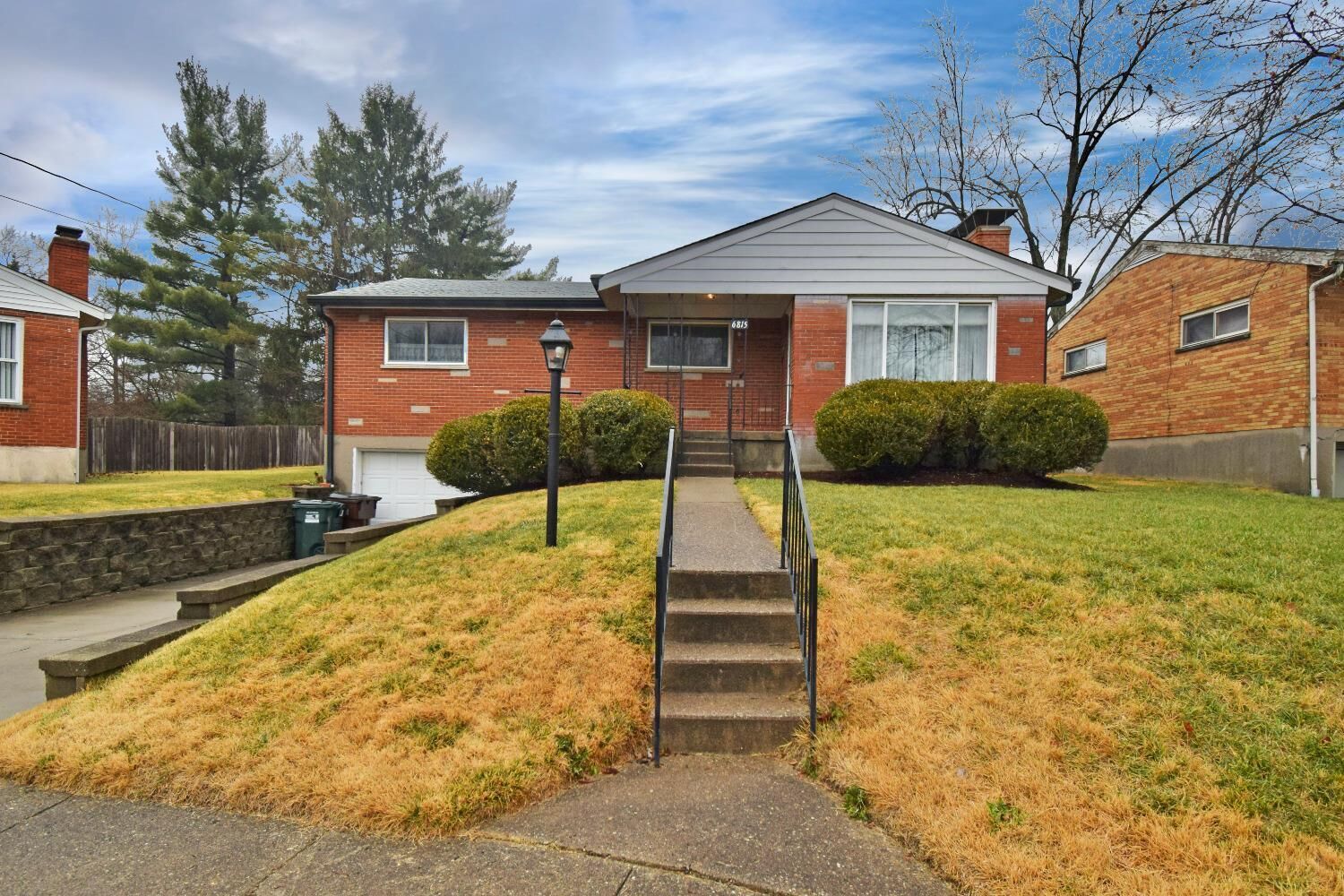 Property Photo: 6815 Kenbyrne Ct OH 45239