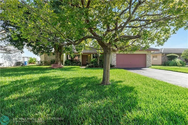 Property Photo:  679 NW 100th Ln  FL 33071 