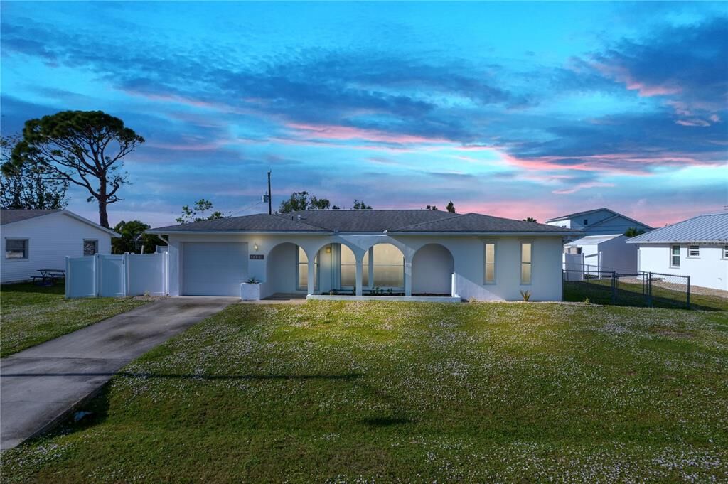 Property Photo:  2429 Ivanhoe Street  FL 33952 