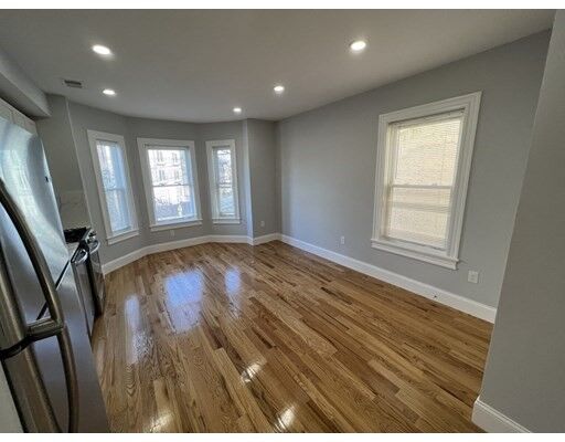Property Photo:  372 Oxford St 3  MA 02140 