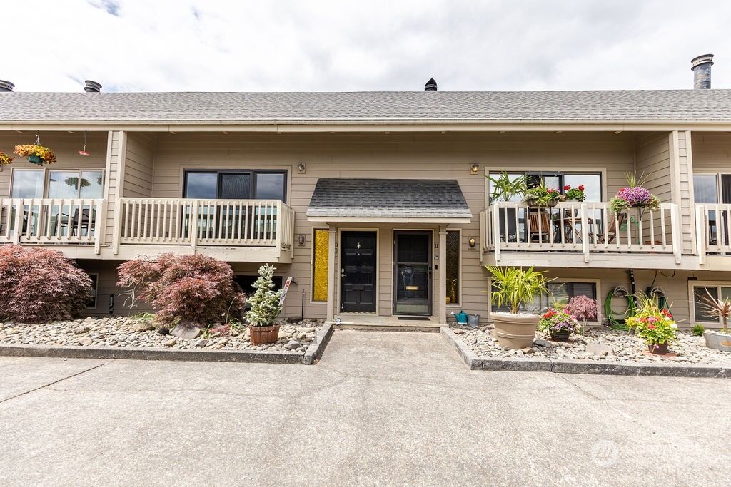 Property Photo:  1310 River Road 10  WA 98626 