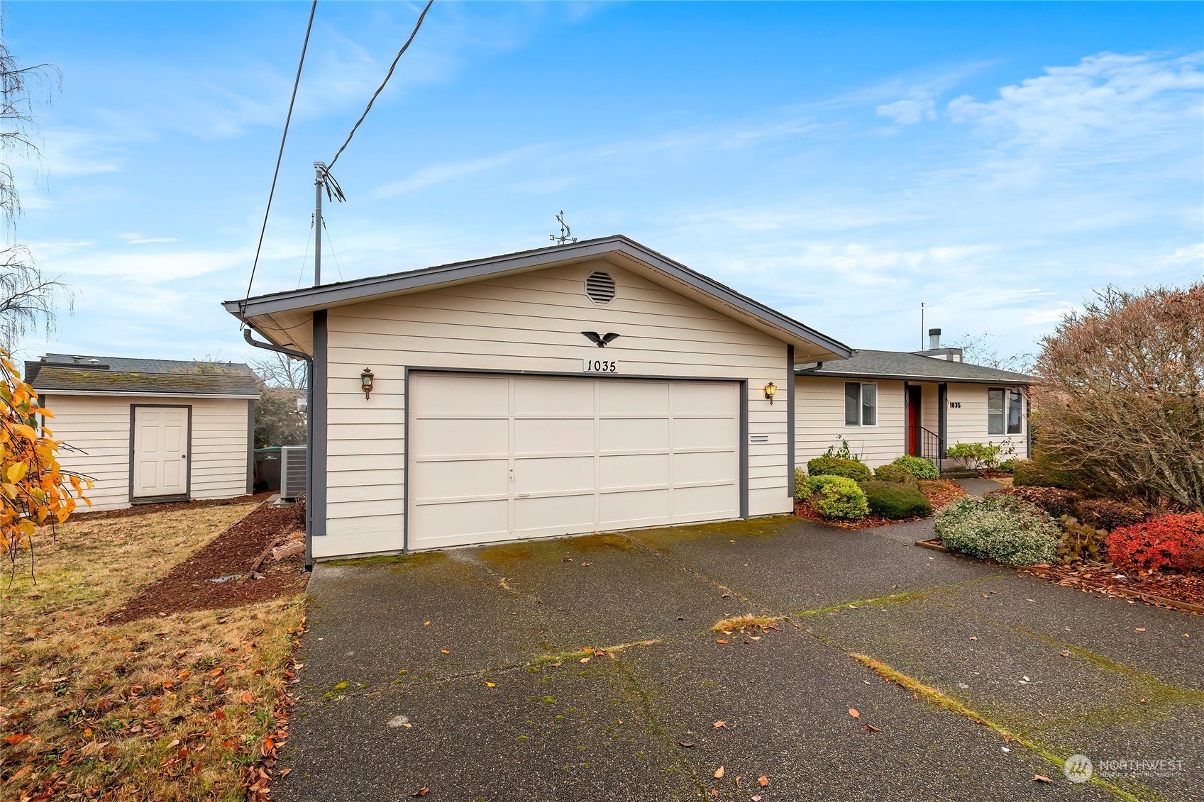 Property Photo:  1035 Chestnut Street  WA 98310 