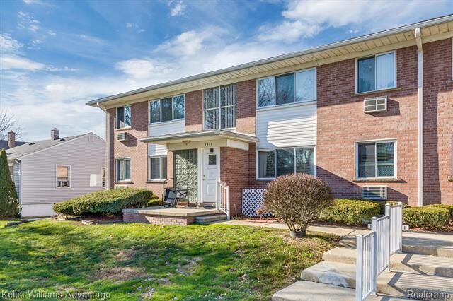 Property Photo:  3400 Elizabeth  Drive Unit 2  MI 48183 