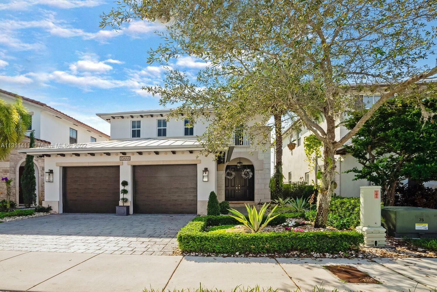 Property Photo:  10444 NW 70th Ln  FL 33178 