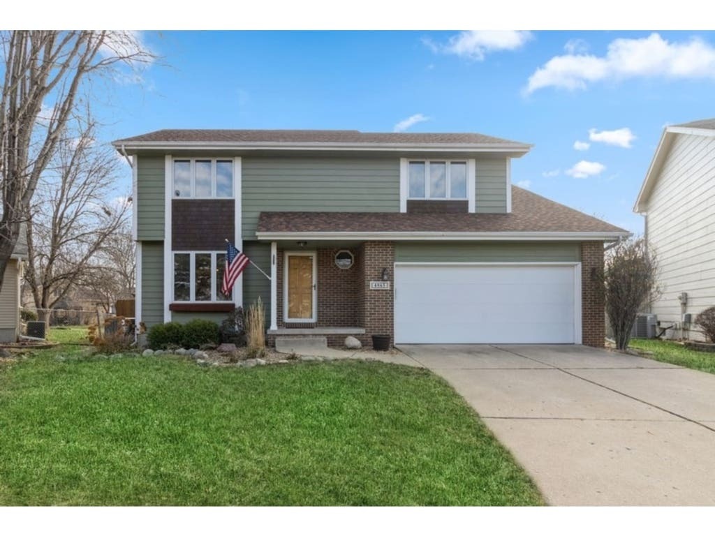 4865 84th Street  Urbandale IA 50322 photo