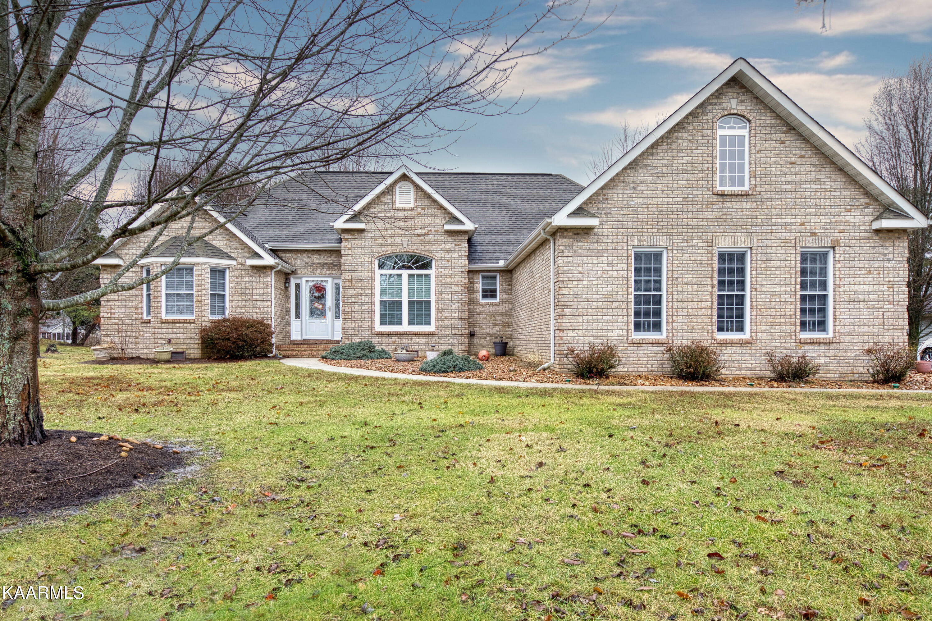 Property Photo: 1067 E Deer Creek Drive TN 38571