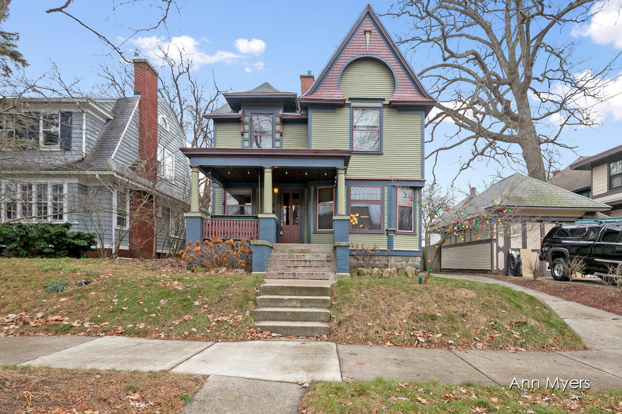 Property Photo:  812 Fairmount Street SE  MI 49506 