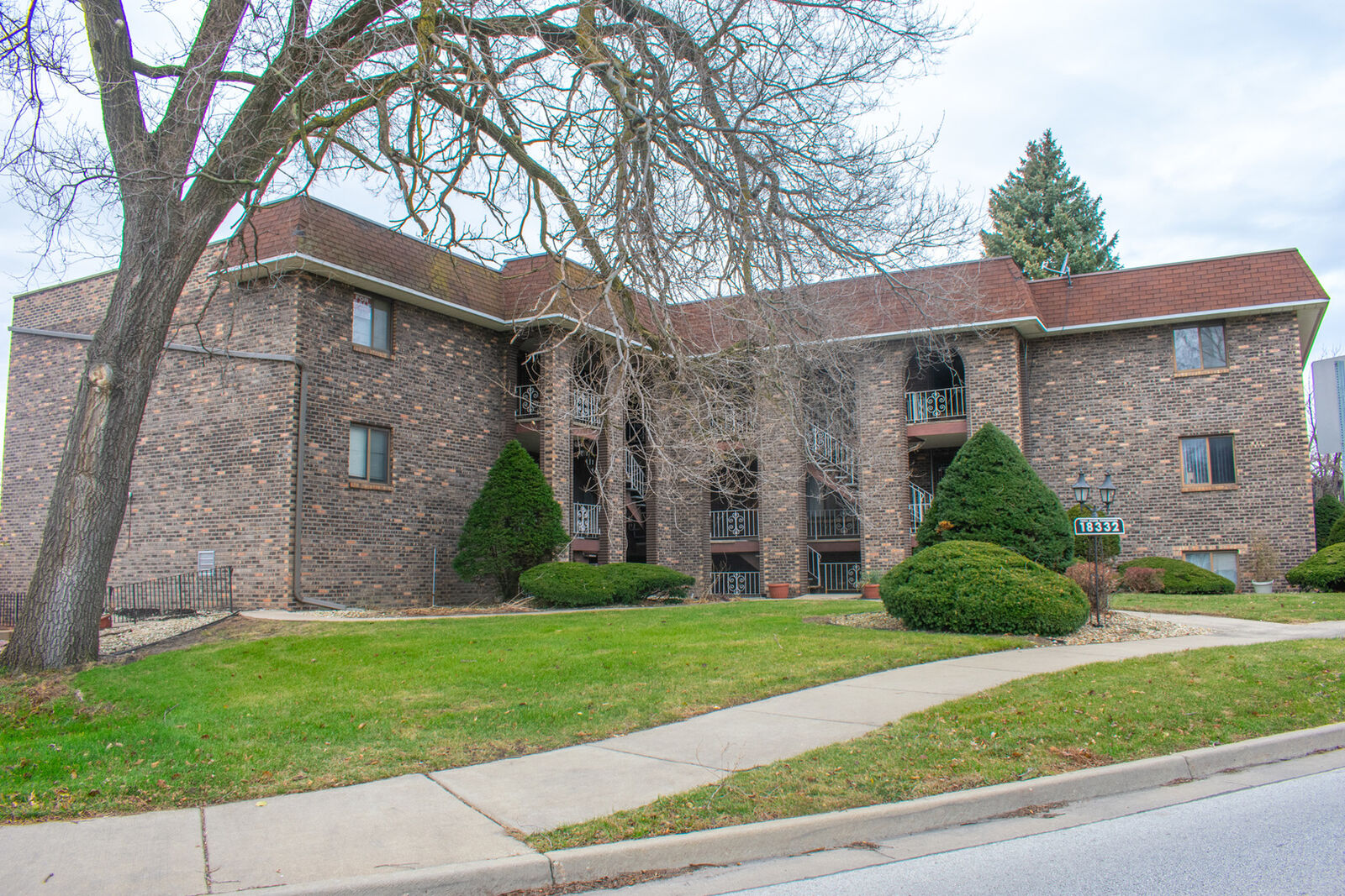 Property Photo:  18332 Wentworth Avenue 2D  IL 60438 