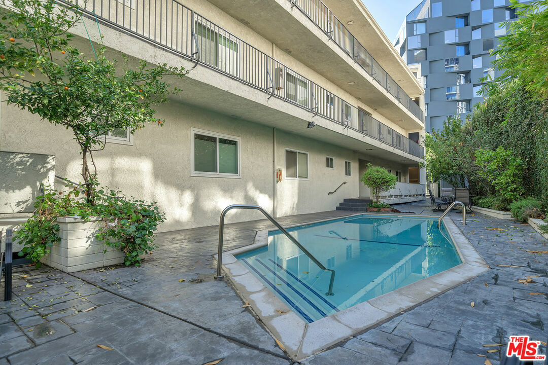 Property Photo:  1228  N La Cienega Blvd 105  CA 90069 