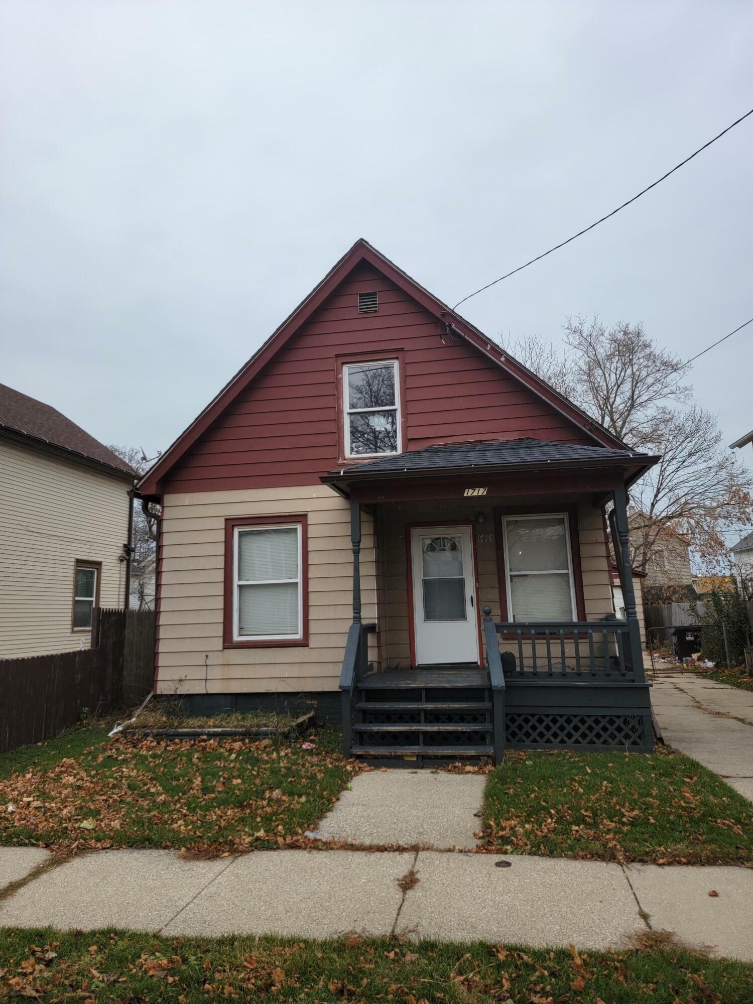 Property Photo:  1717 Edgewood Ave  WI 53404 