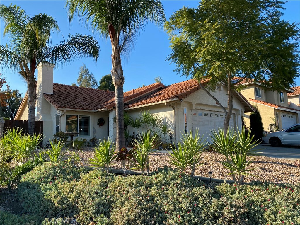 Property Photo:  39685 Almansa Court  CA 92562 