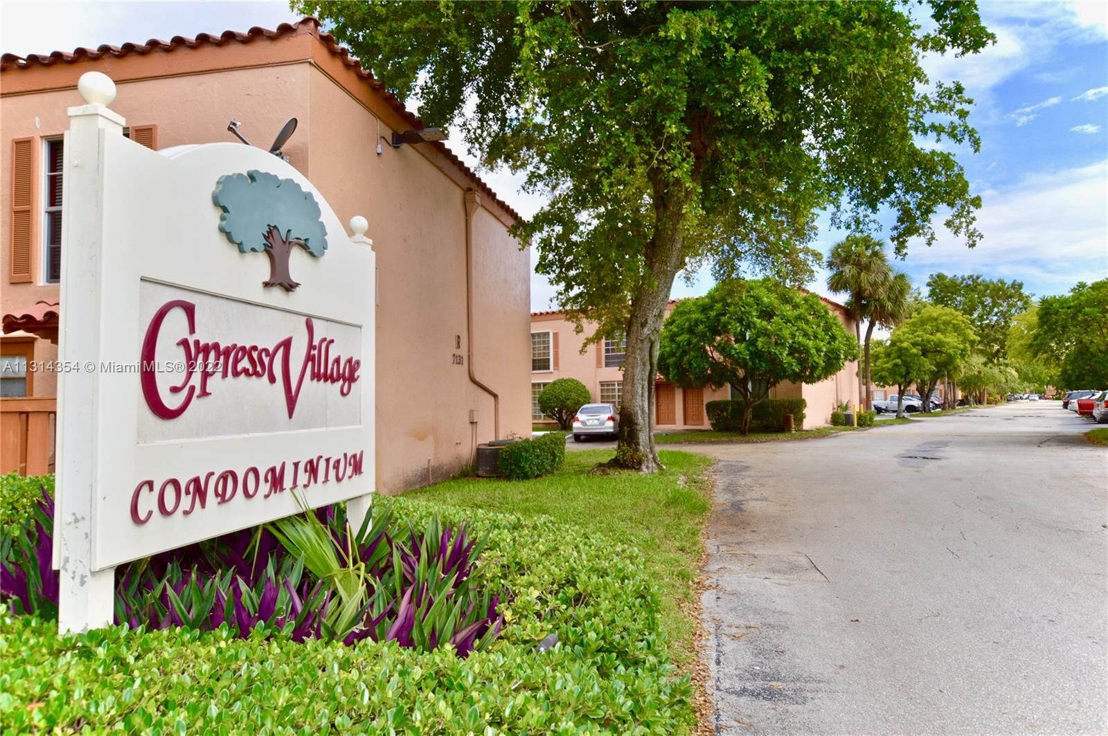 Property Photo: 7101 Miami Lakes Dr Q19 FL 33014