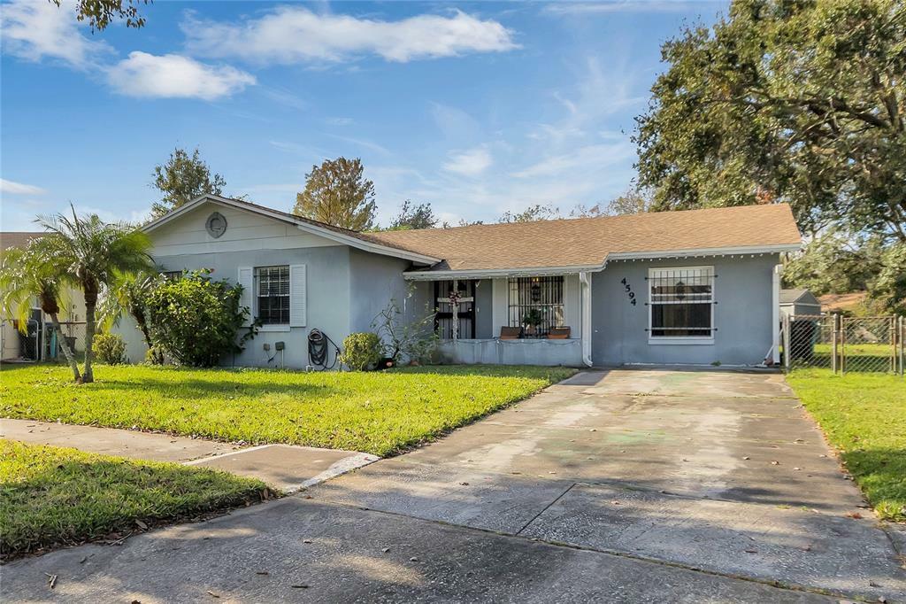 Property Photo: 4594 Alhama Street FL 32811