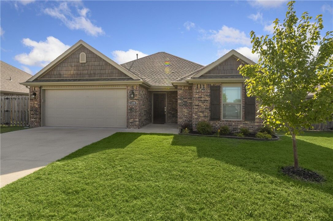 Property Photo:  1230 Gardenia  AR 72719