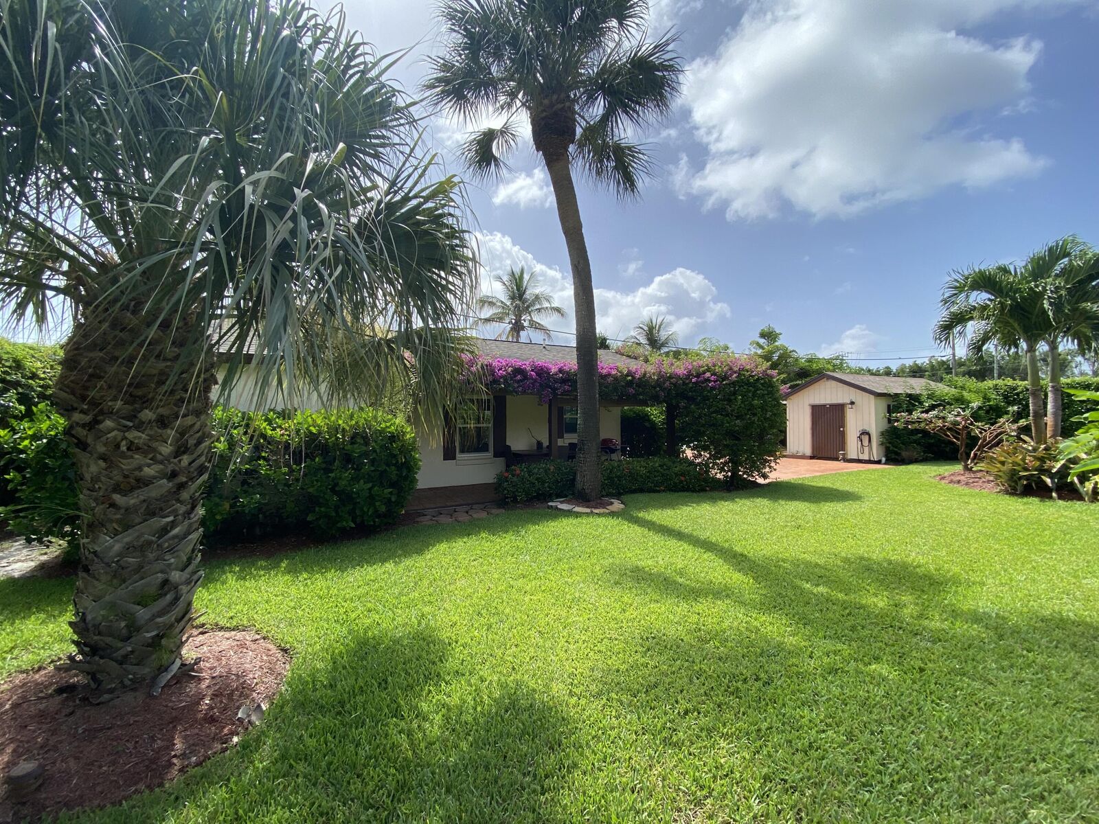Property Photo: 231 SE 3rd Avenue 1 FL 33483