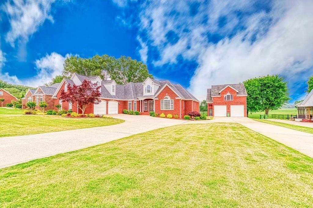Property Photo:  314 Lonnie Dr  AL 35661 - MUSCLE S 