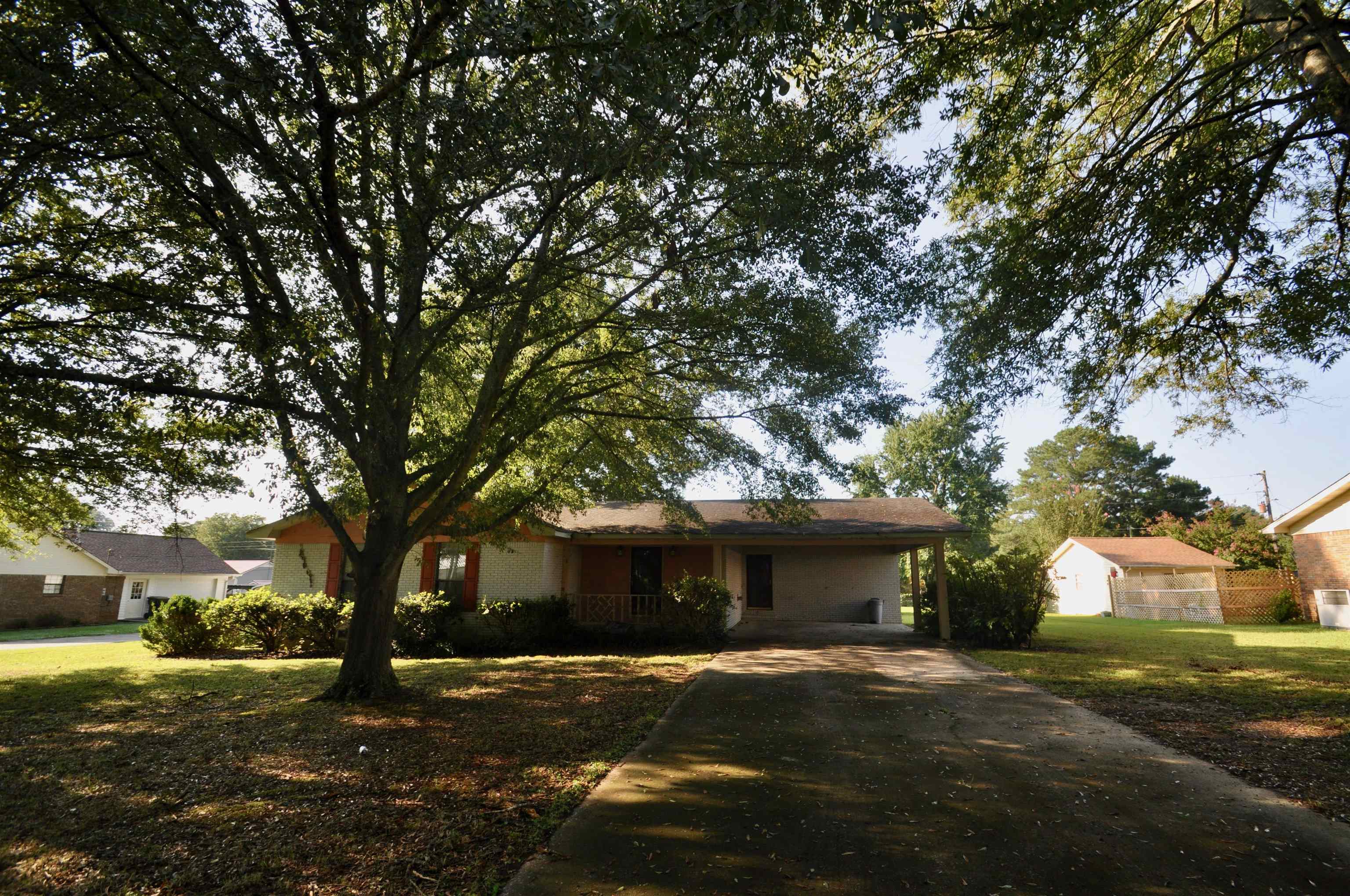 Property Photo: 1334 Laura Ln AL 35055
